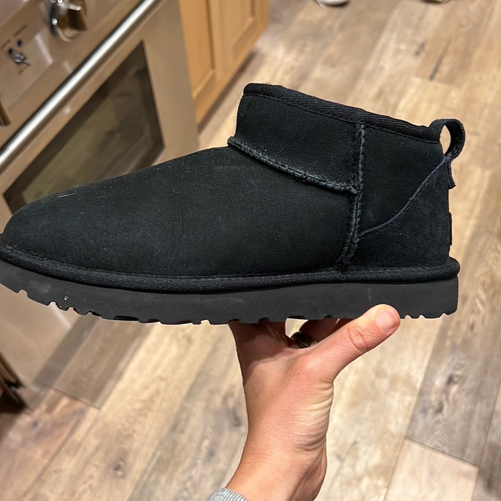 Like NEW UGG ankle boots size women’s 8